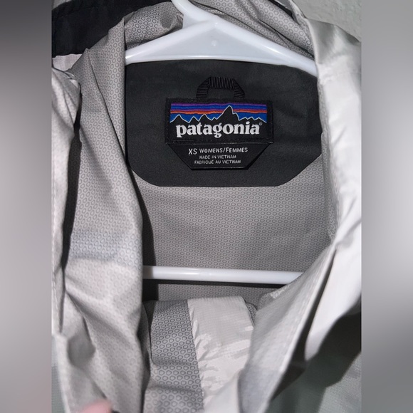 Women’s Patagonia jacket - Picture 3 of 4